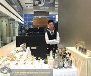 【佛山展翅調(diào)酒咖啡西點(diǎn)培訓(xùn)學(xué)?！?017年3月17日佛山慶豐路暢捷豹路虎4S店邀請(qǐng)韋杰花式調(diào)酒演出節(jié)目嘉賓！