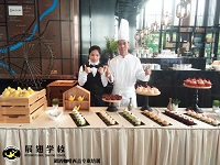 烘焙培訓(xùn)—2019年6月15日，越秀星匯樓盤開盤展翅西點(diǎn)學(xué)員戶外實(shí)踐