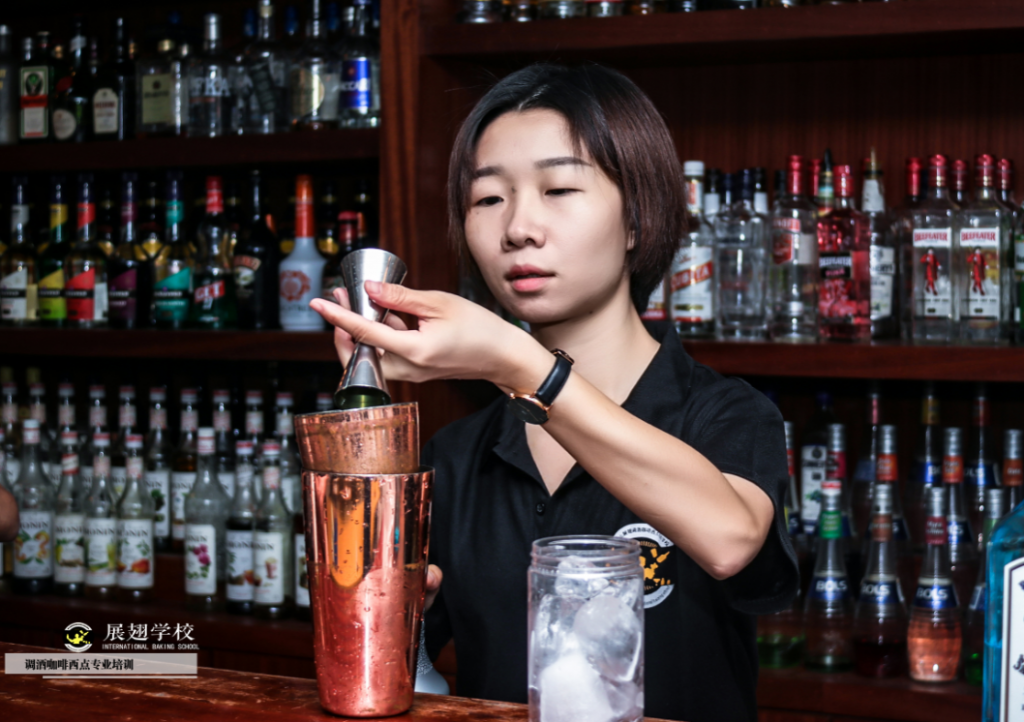 調(diào)酒師培訓(xùn)學(xué)校多少錢學(xué)費(fèi)？
